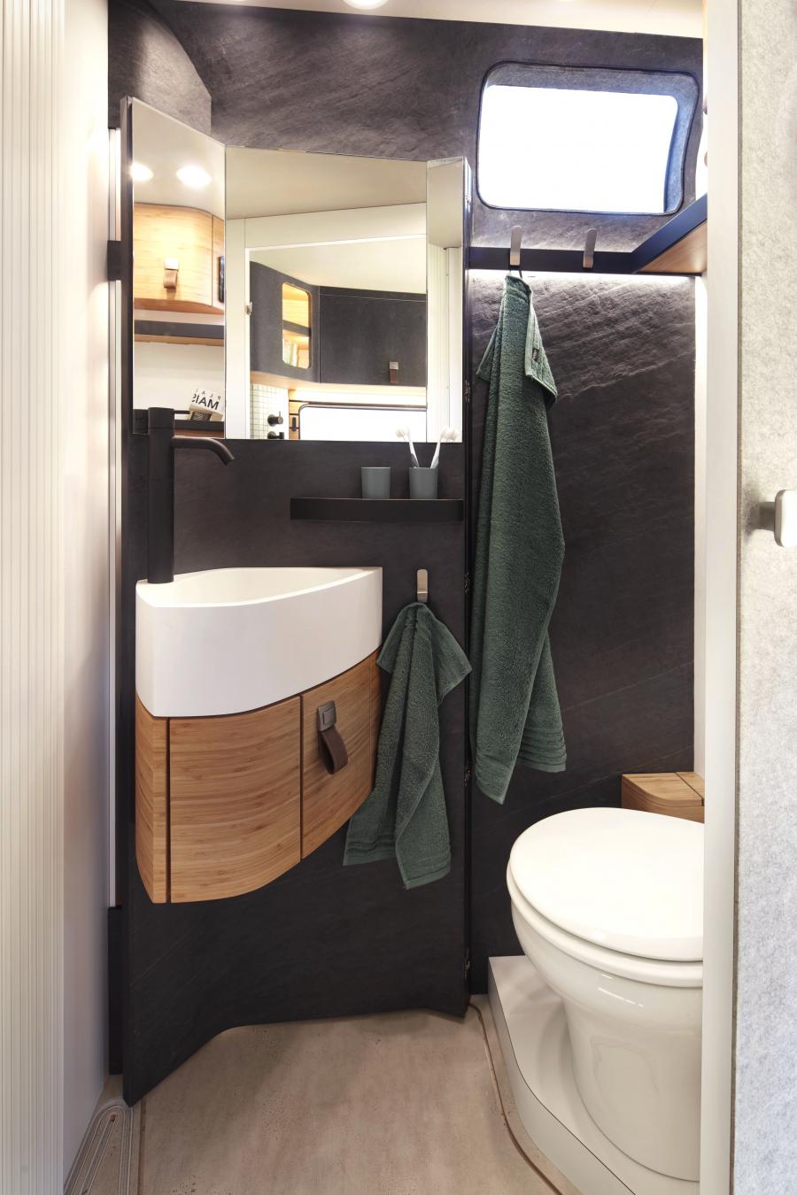 Интерьер Hymer VisionVenture 2019 года  (фото 9 из 14)